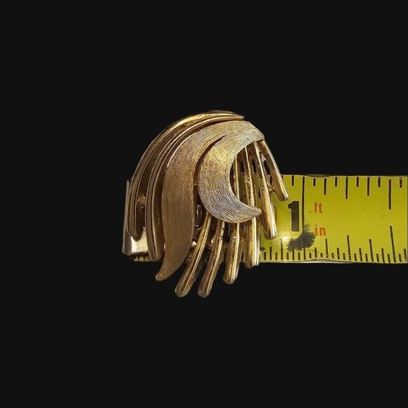 VINTAGE CROWN TRIFARI ALFRED PHILIPPE GOLD CLIP EARRINGS - Picture 9 of 10